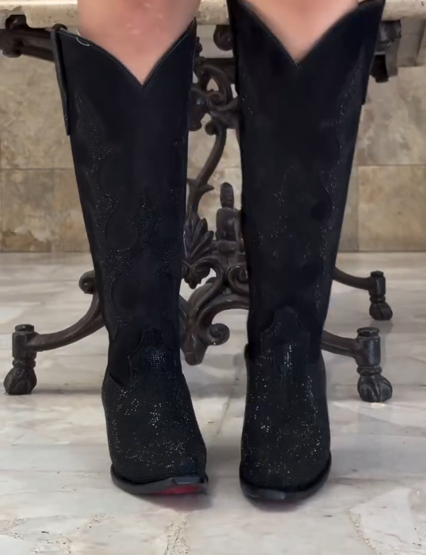 Embroidered women's long boots