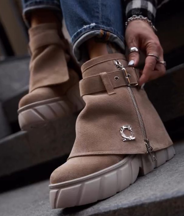 Women's boots with double side zippers