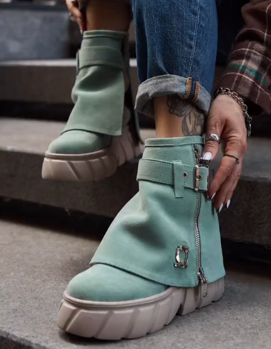 Women's boots with double side zippers
