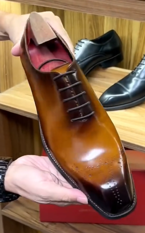 Men's casual leather shoes