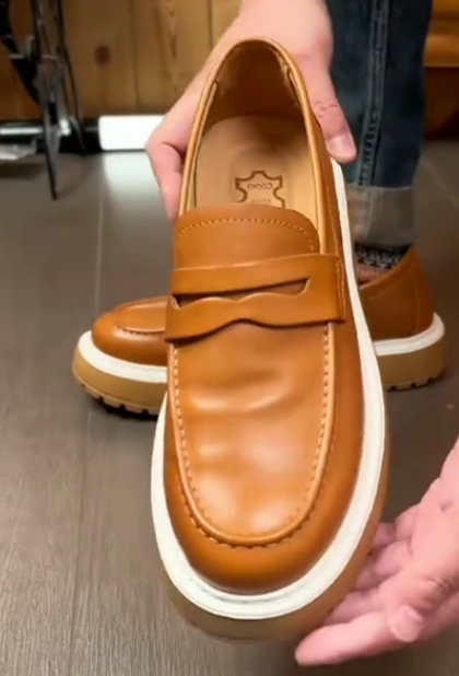 Men's casual leather shoes