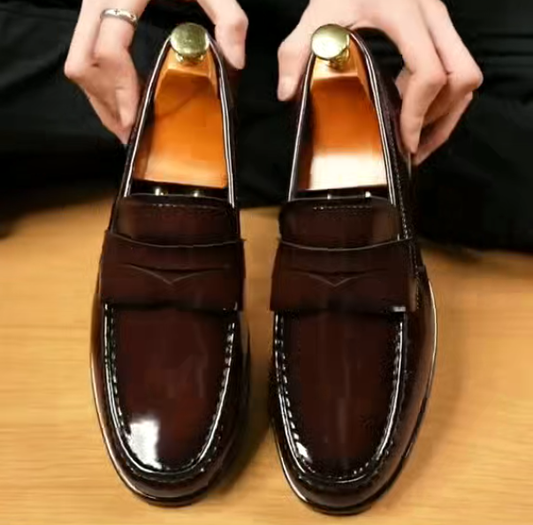 Shiny casual men's leather shoes