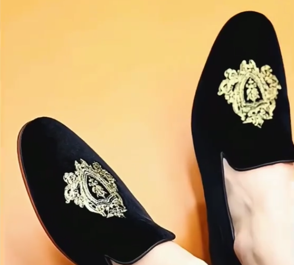 Men's embroidered casual loafers