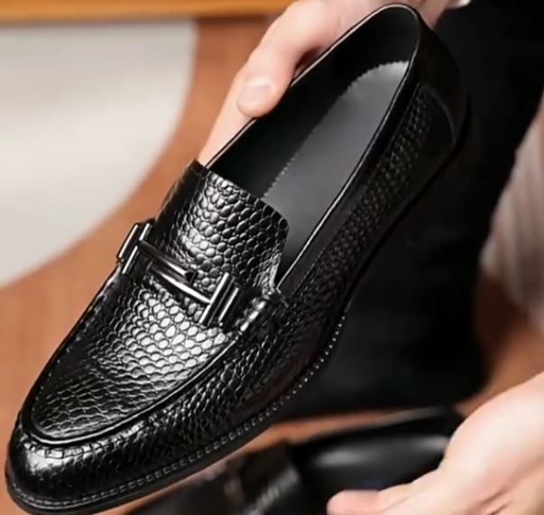 Men's black casual loafers