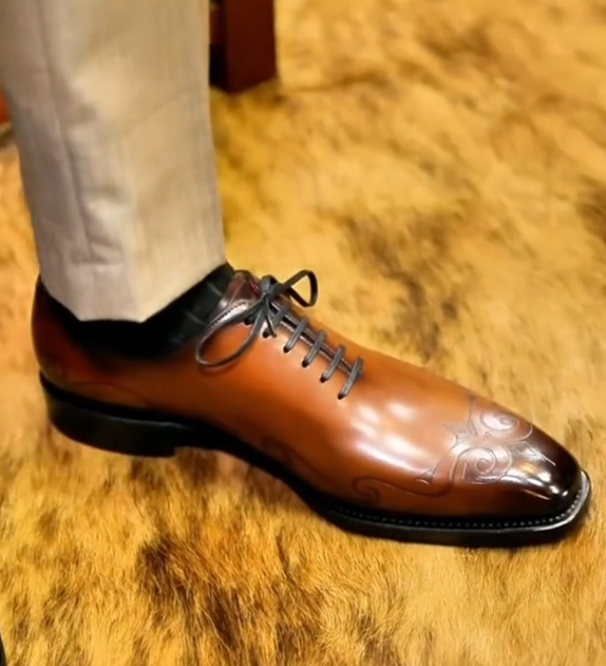 Men's hand-carved casual Oxford shoes
