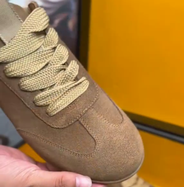 Men's flat casual shoes