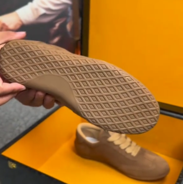 Men's flat casual shoes