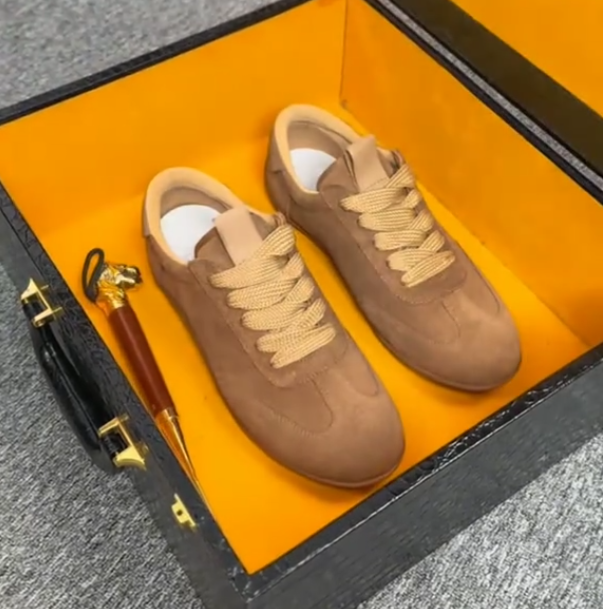 Men's flat casual shoes