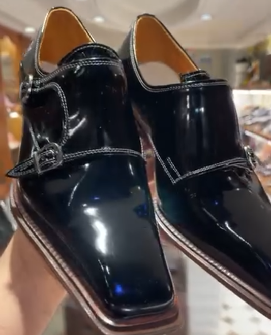 Men's double-buckle pointed leather shoes