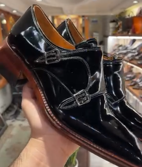 Men's double-buckle pointed leather shoes