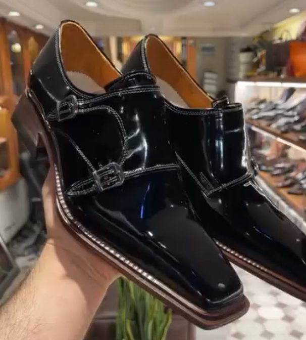 Men's double-buckle pointed leather shoes