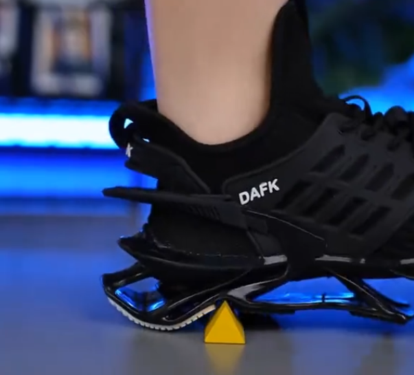 High elasticity sports shoes