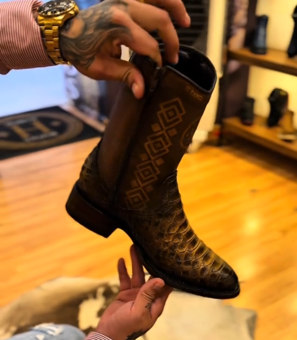Scale-style men's boots
