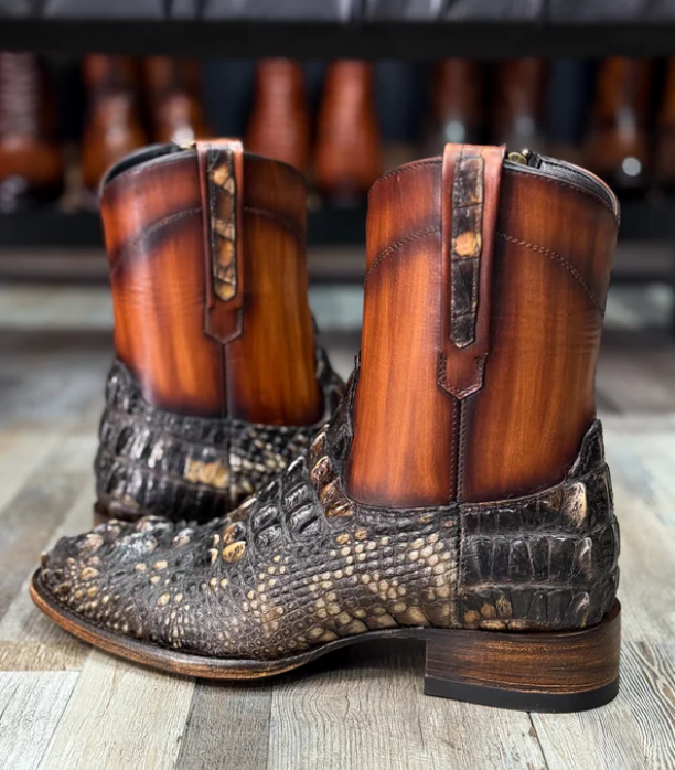 Crocodile-patterned oval boots