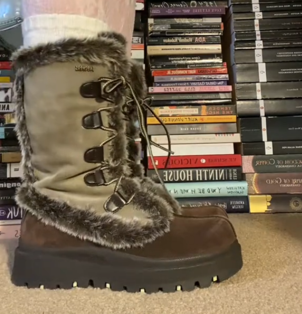 Retro-style fleece-lined women's long boots