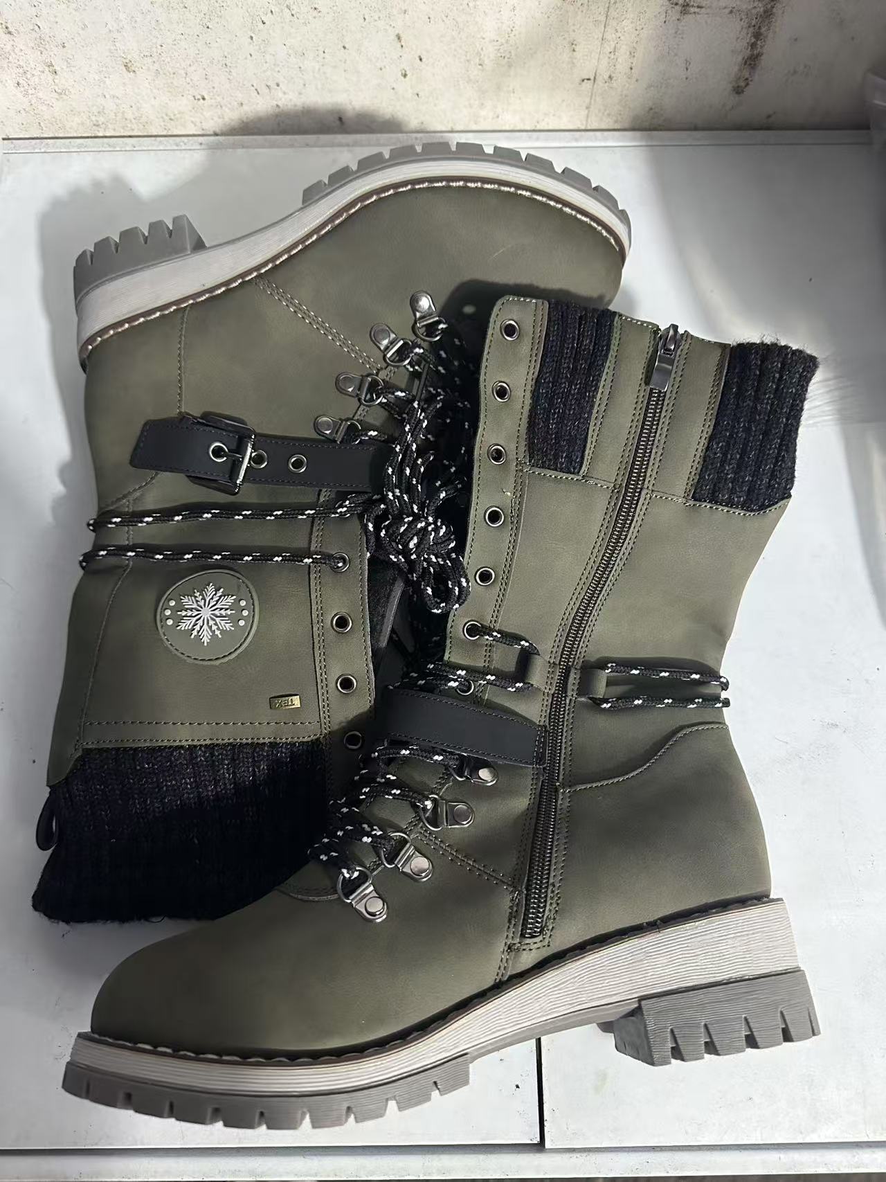 Round toe square heel leather buckle wool stitching Martin boots
