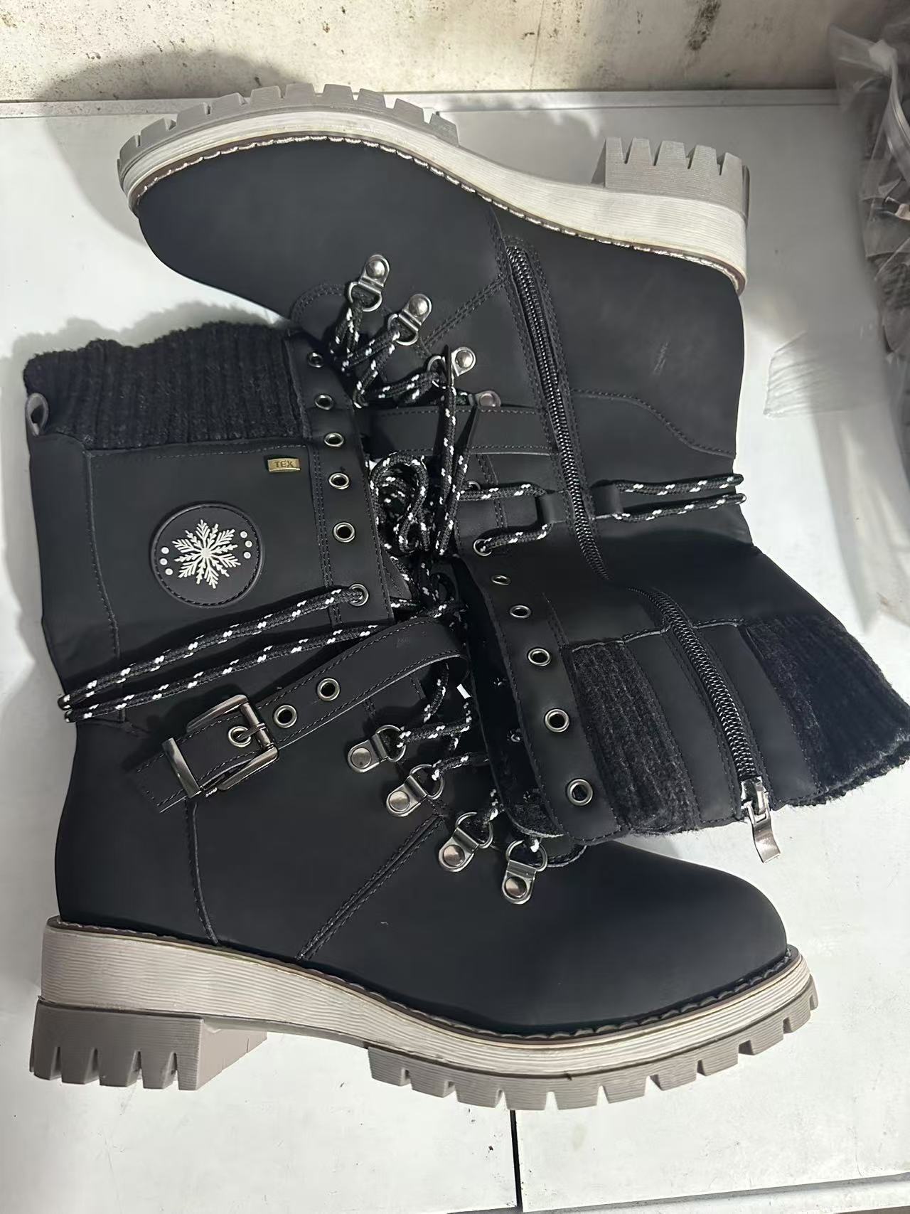 Round toe square heel leather buckle wool stitching Martin boots