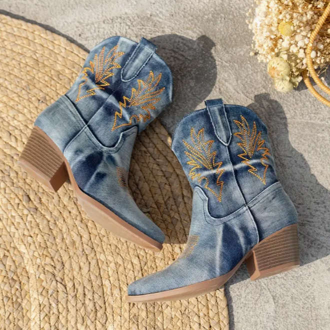 Western vintage cowboy boots