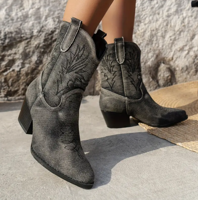 Western vintage cowboy boots