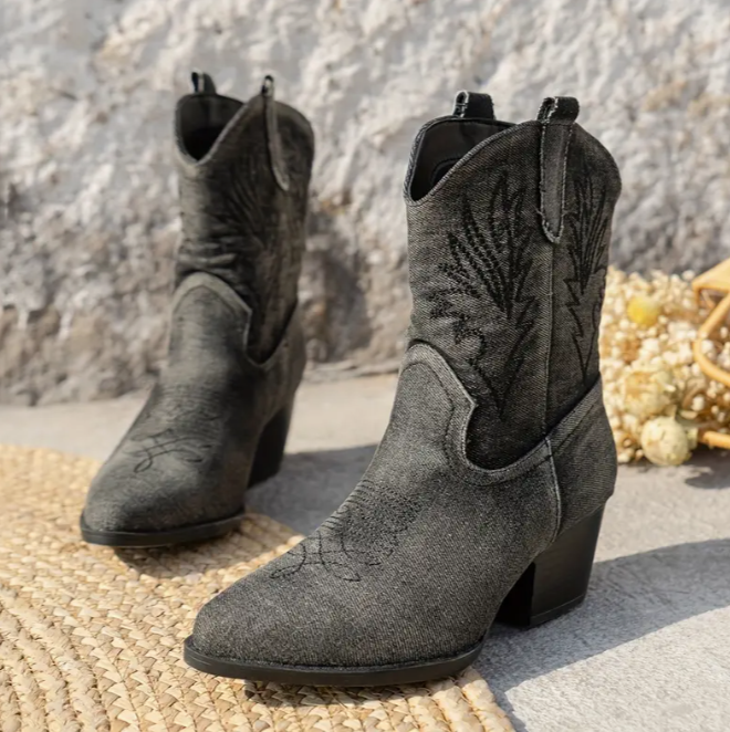 Western vintage cowboy boots