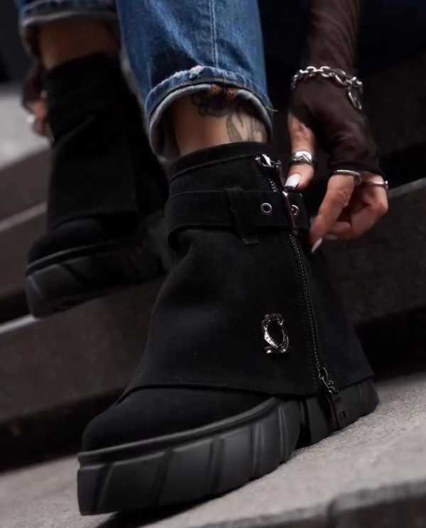 Women's boots with double side zippers