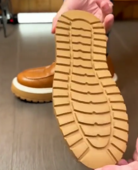 Men's casual leather shoes