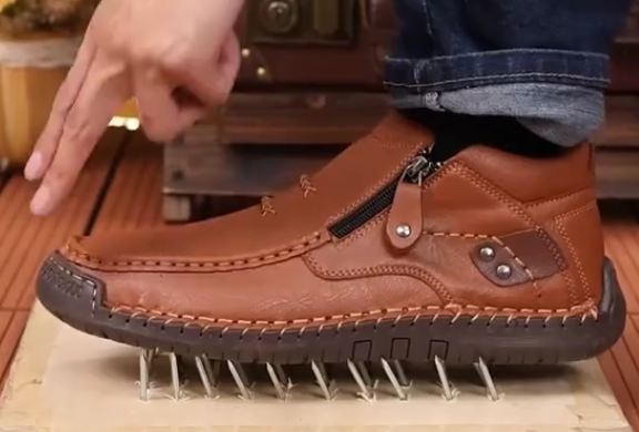 Men's casual leather shoes