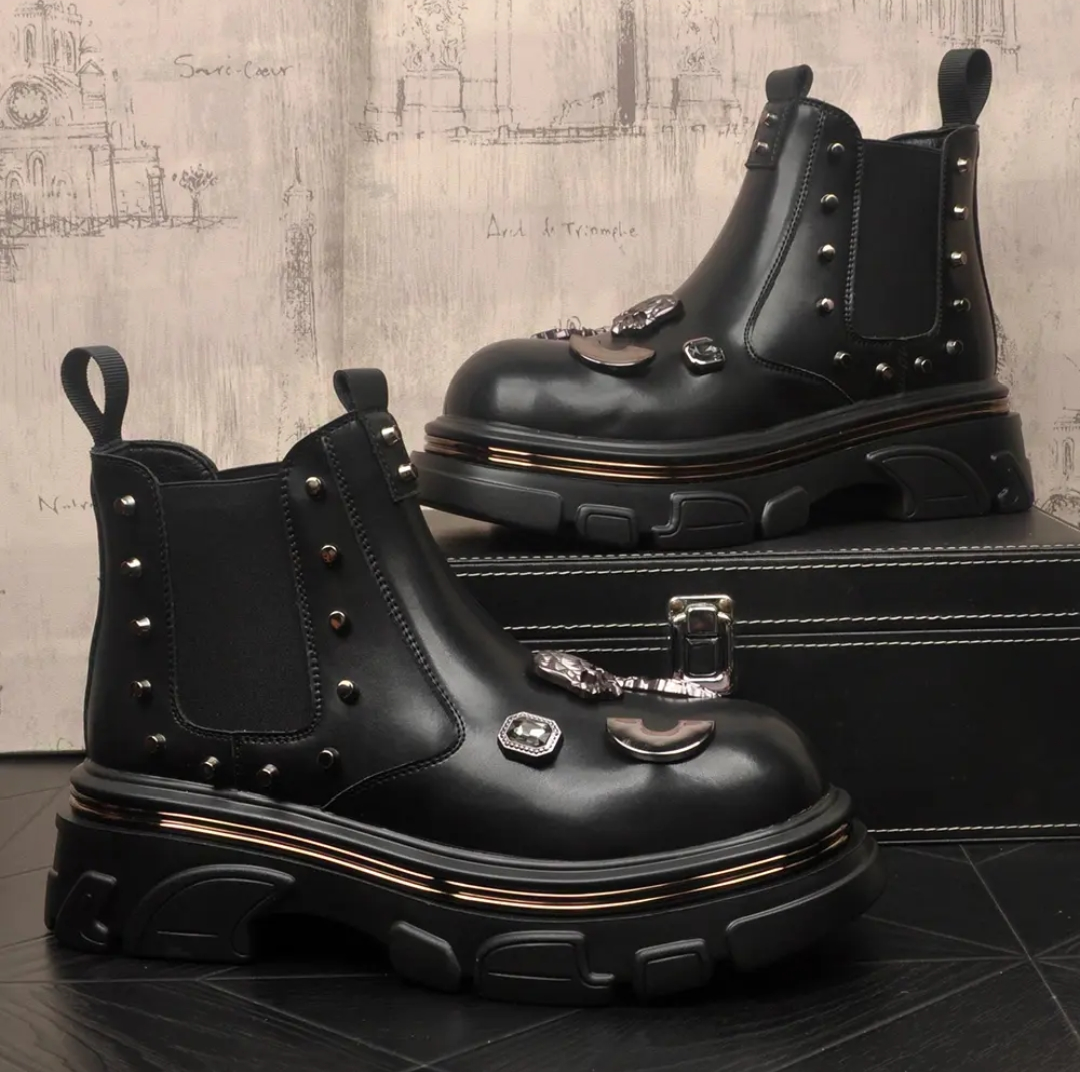 Metal rivet Martin boots