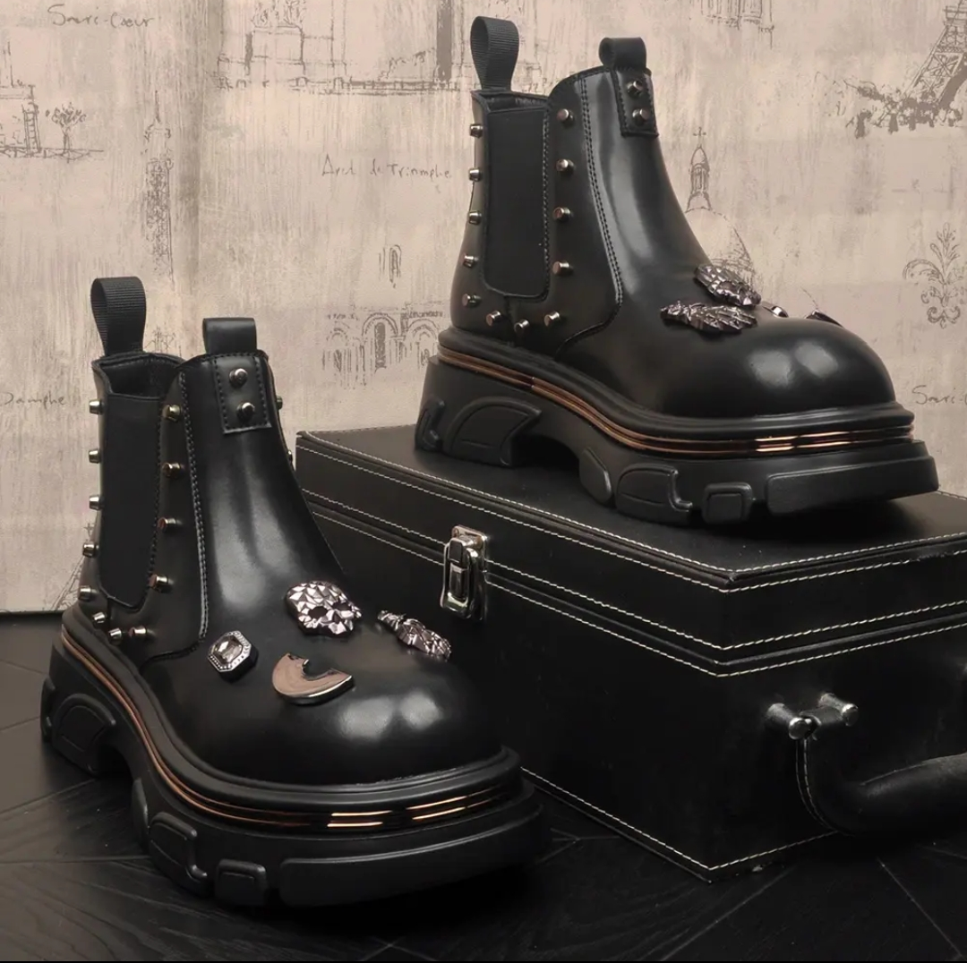 Metal rivet Martin boots