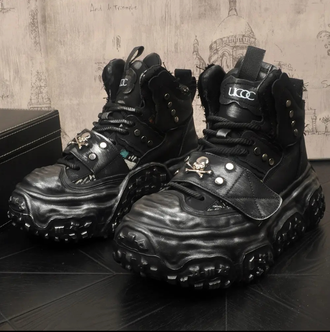 Fashionable and versatile skull Martin boots