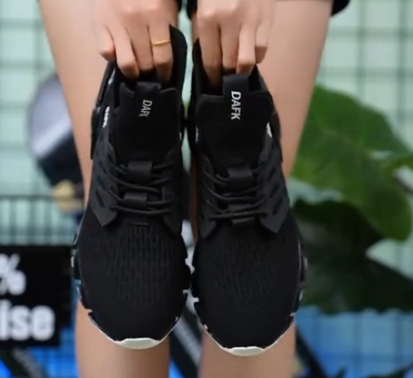 High elasticity sports shoes