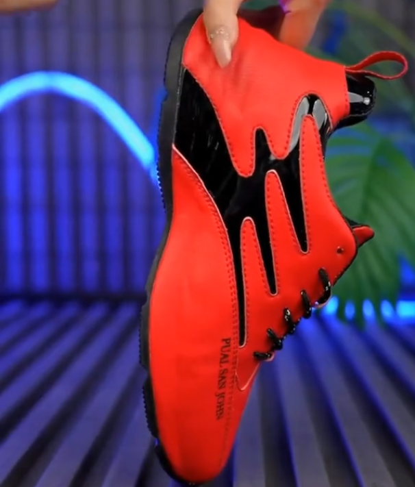 Flat casual sneakers