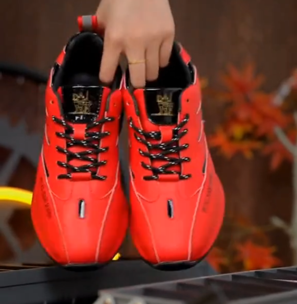 Flat casual sneakers