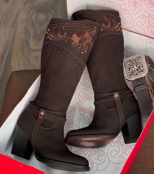 Exquisite chocolate women's boots