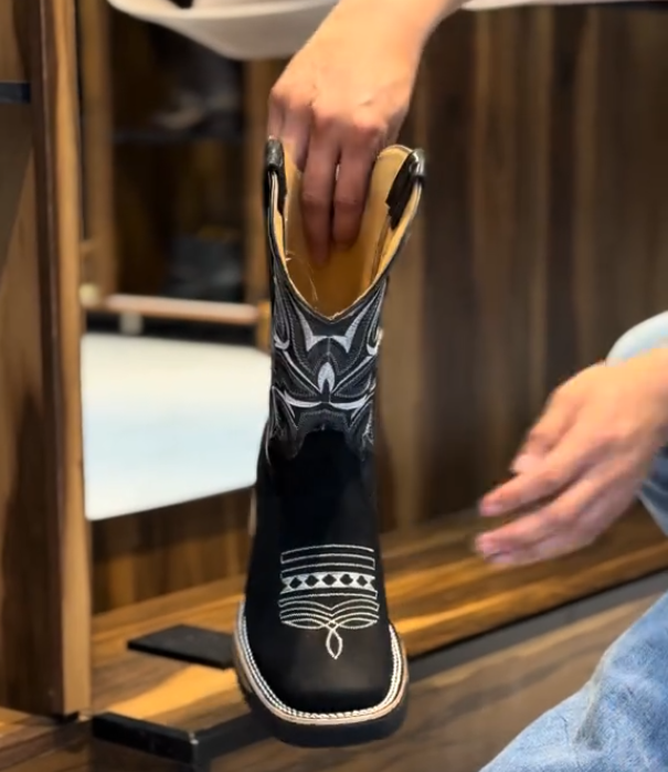 Men's Carved Cowboy Boots