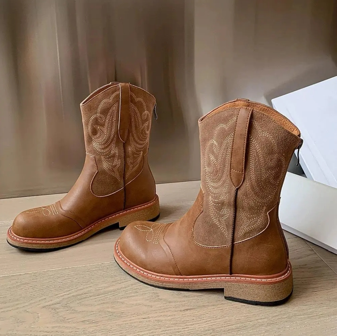 Retro embroidered cowboy boots