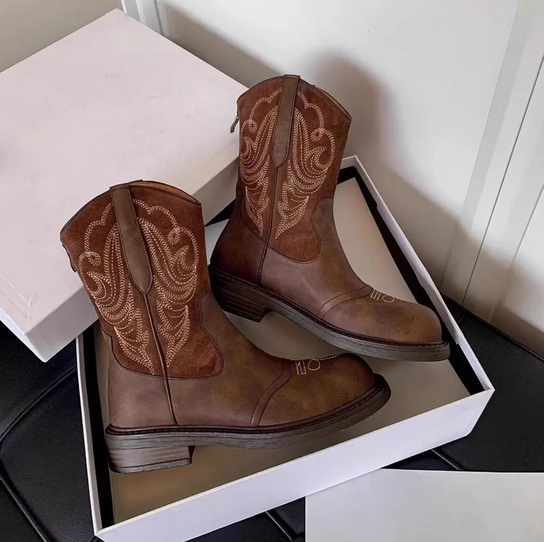 Retro embroidered cowboy boots