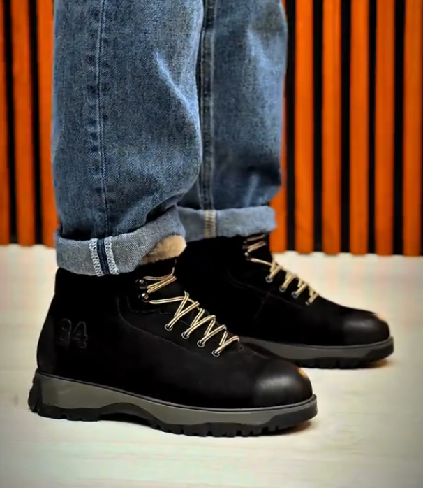 Luxury fleece-lined mid-top leather shoes