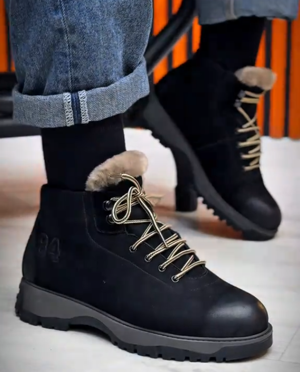 Luxury fleece-lined mid-top leather shoes