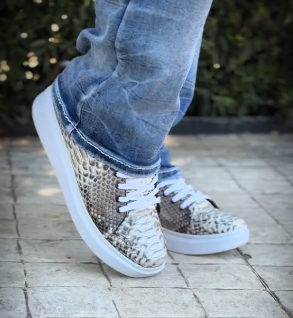 Men's white snakeskin leather shoes