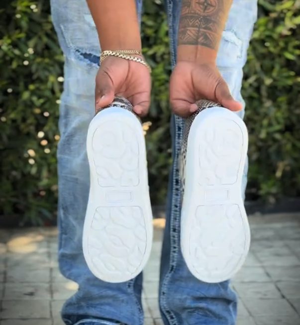 Men's white snakeskin leather shoes