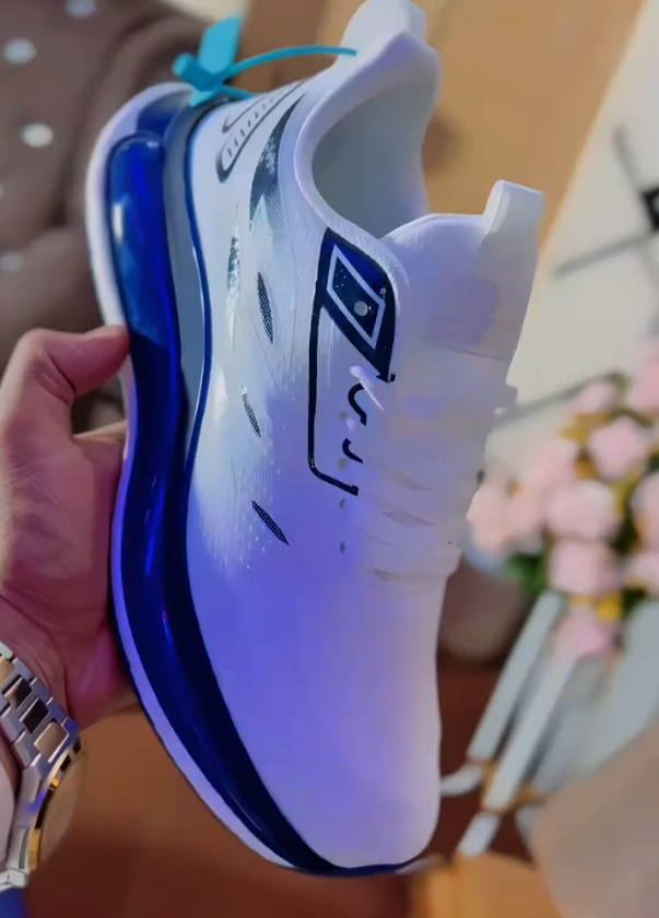 Leather soft-soled casual sneakers