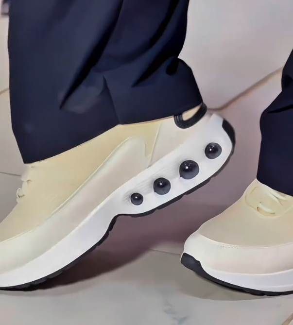 Men's casual sports shoes