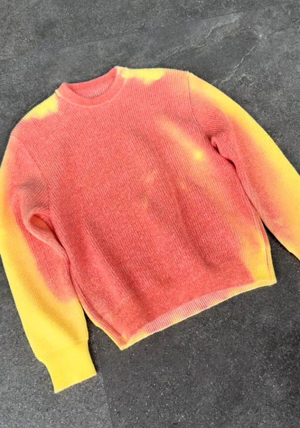 Heat-reactive knitted sweaters