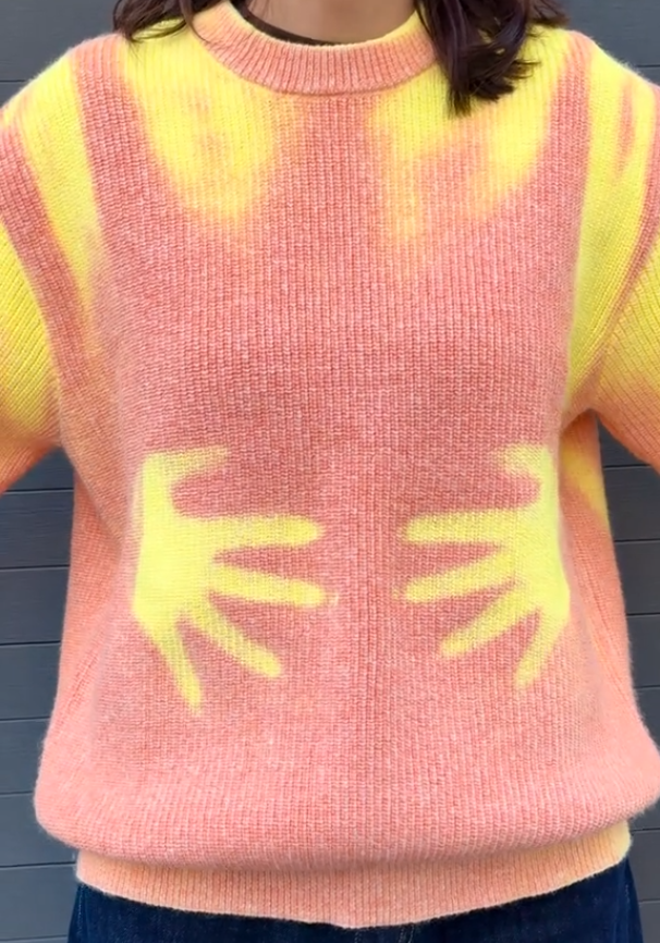 Heat-reactive knitted sweaters