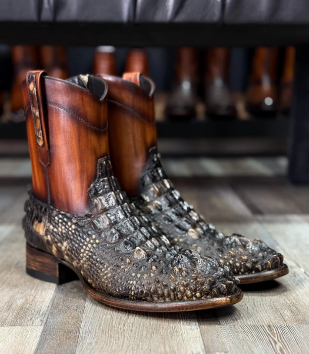 Crocodile-patterned oval boots