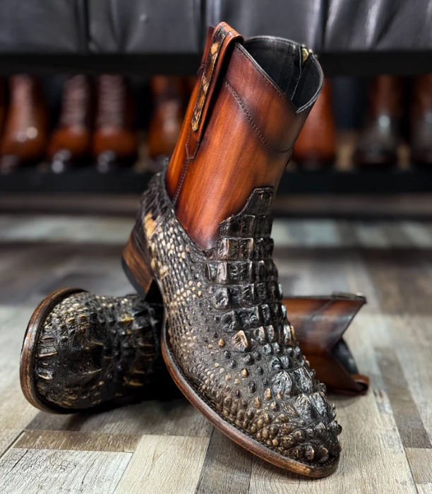 Crocodile-patterned oval boots