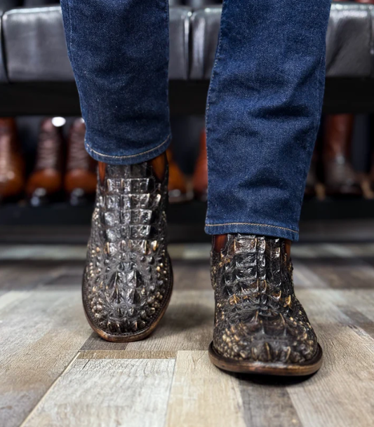 Crocodile-patterned oval boots