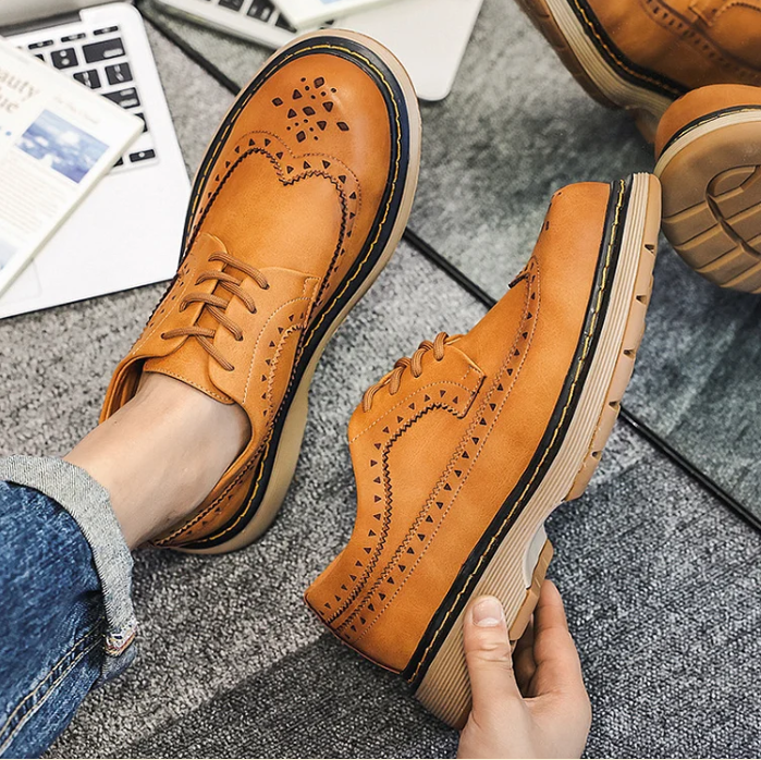 Vintage Brogue Carved Casual Shoes