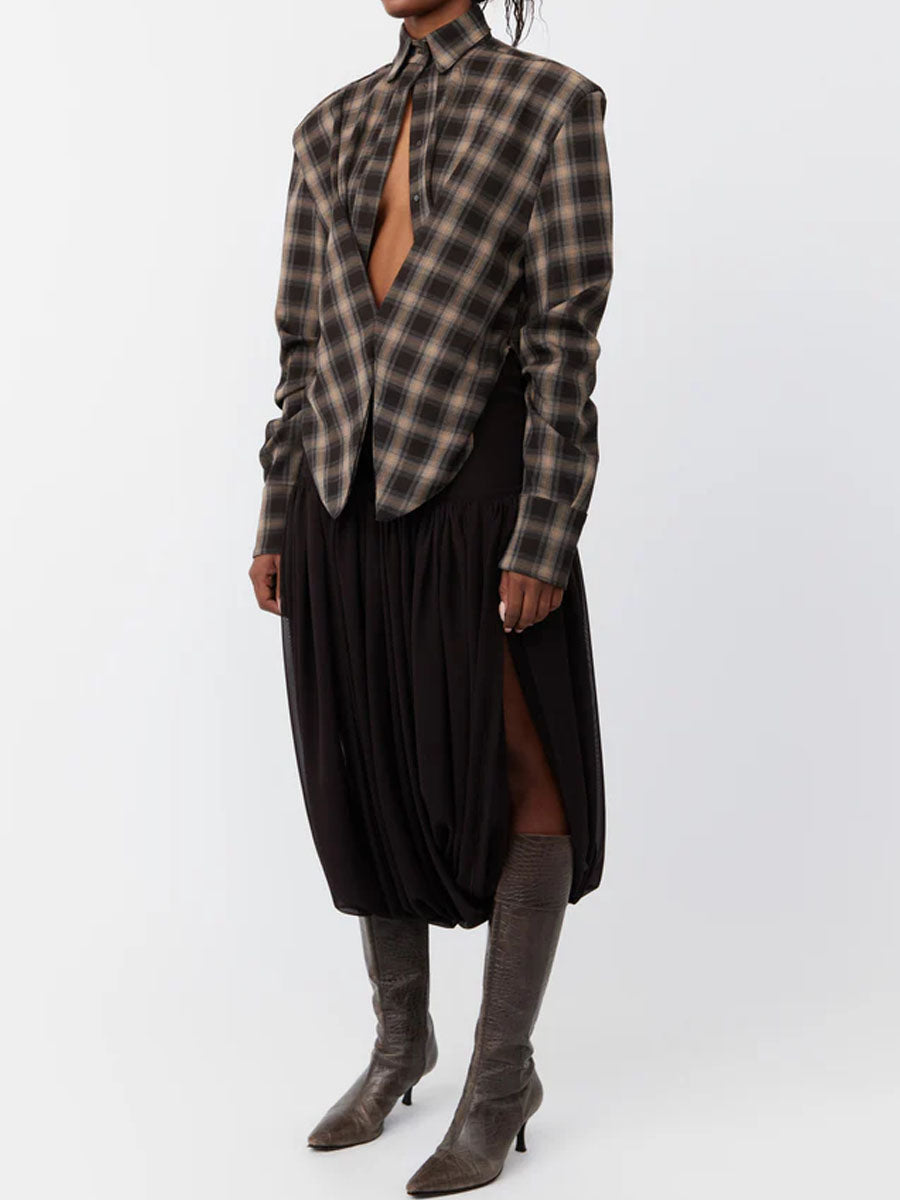 Low-neck plaid shirt